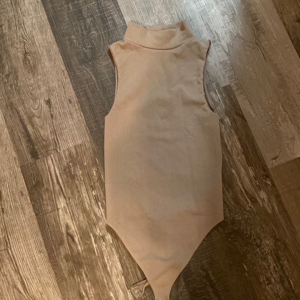 Good American . Size 1/2  Tan bodysuit with turtle neck